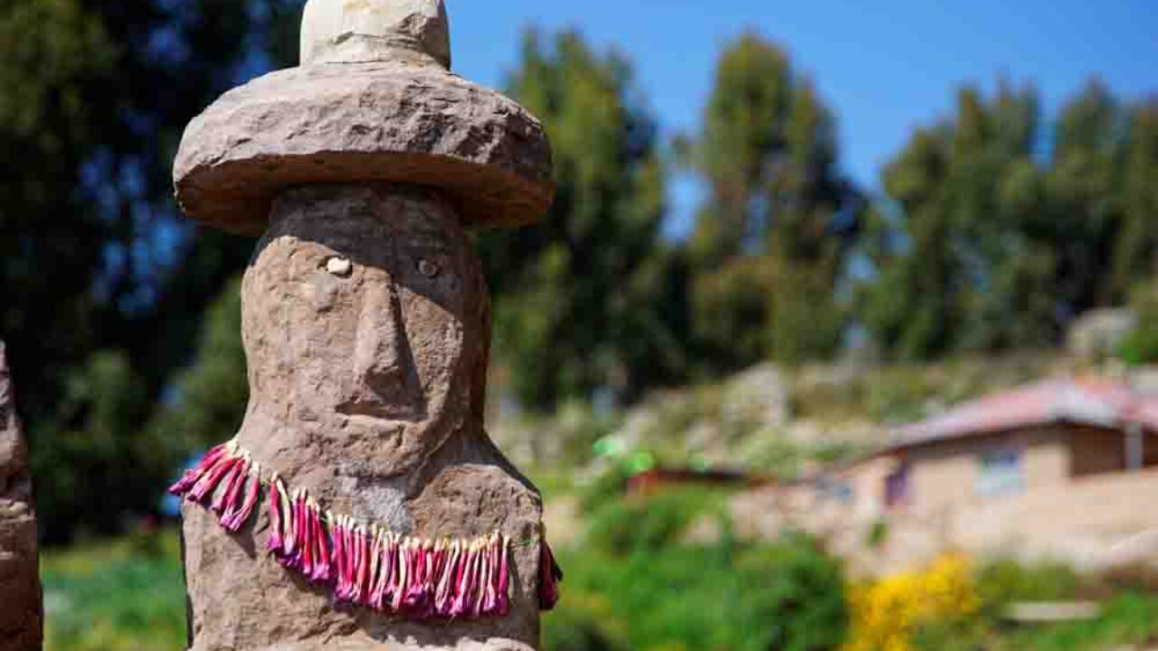 Vénération pré-inca, lac Titicaca, Pérou, Oasis