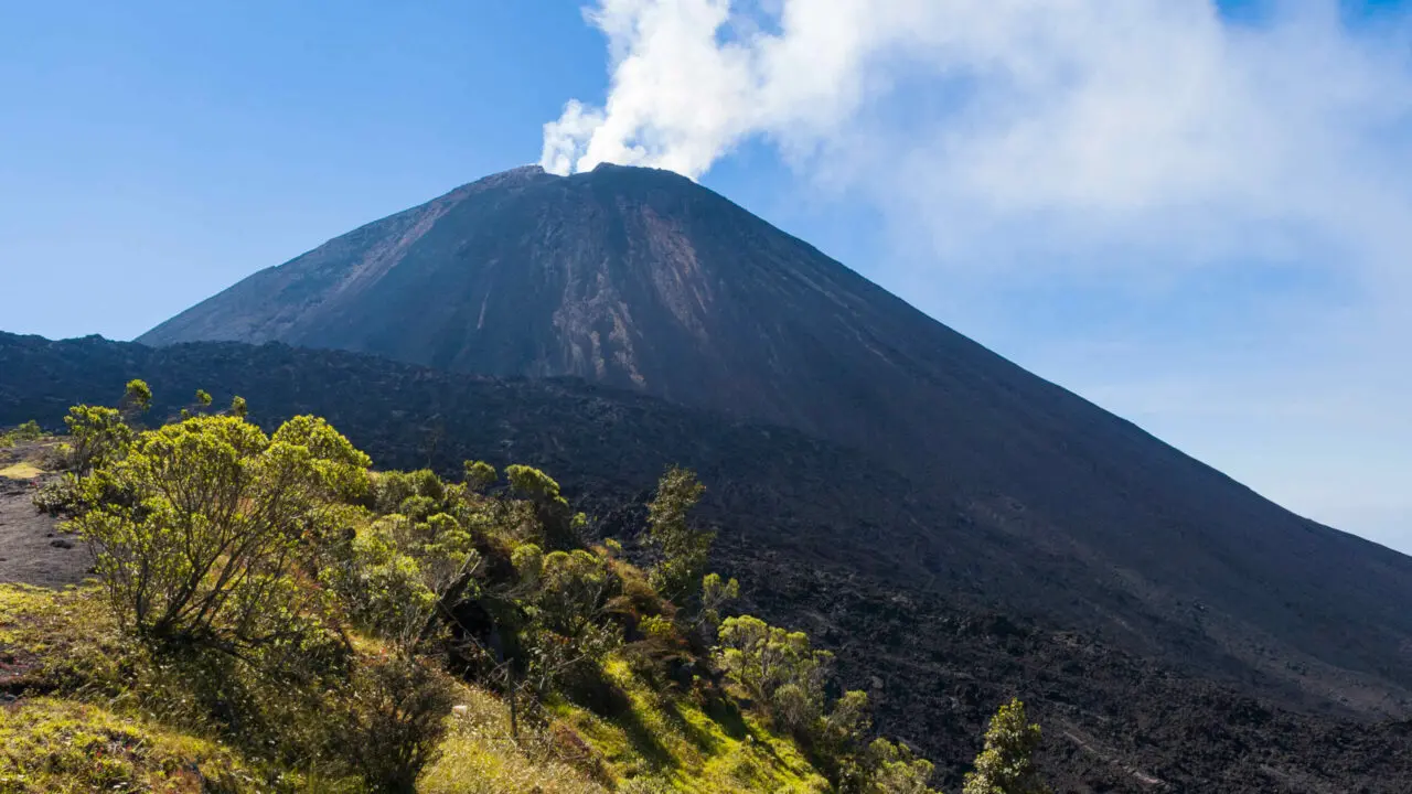 Volcan Pacaya Guatemala initiation maya Oasis